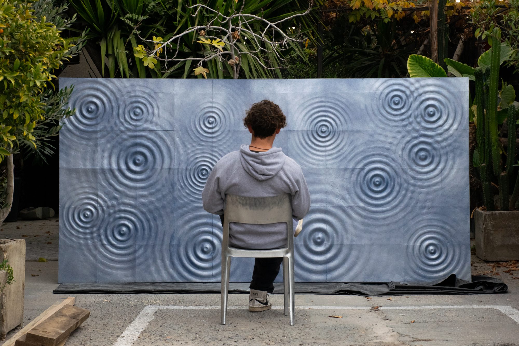 Gotas, mural paramétrico de ondas de agua sobre un plano por Martín Jiménez.