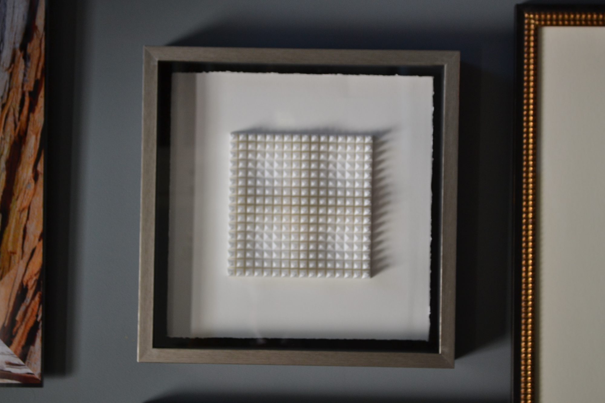 Cuadro Luz, relieve paramétrico enmarcado de formato íntimo, por Martín Jiménez.