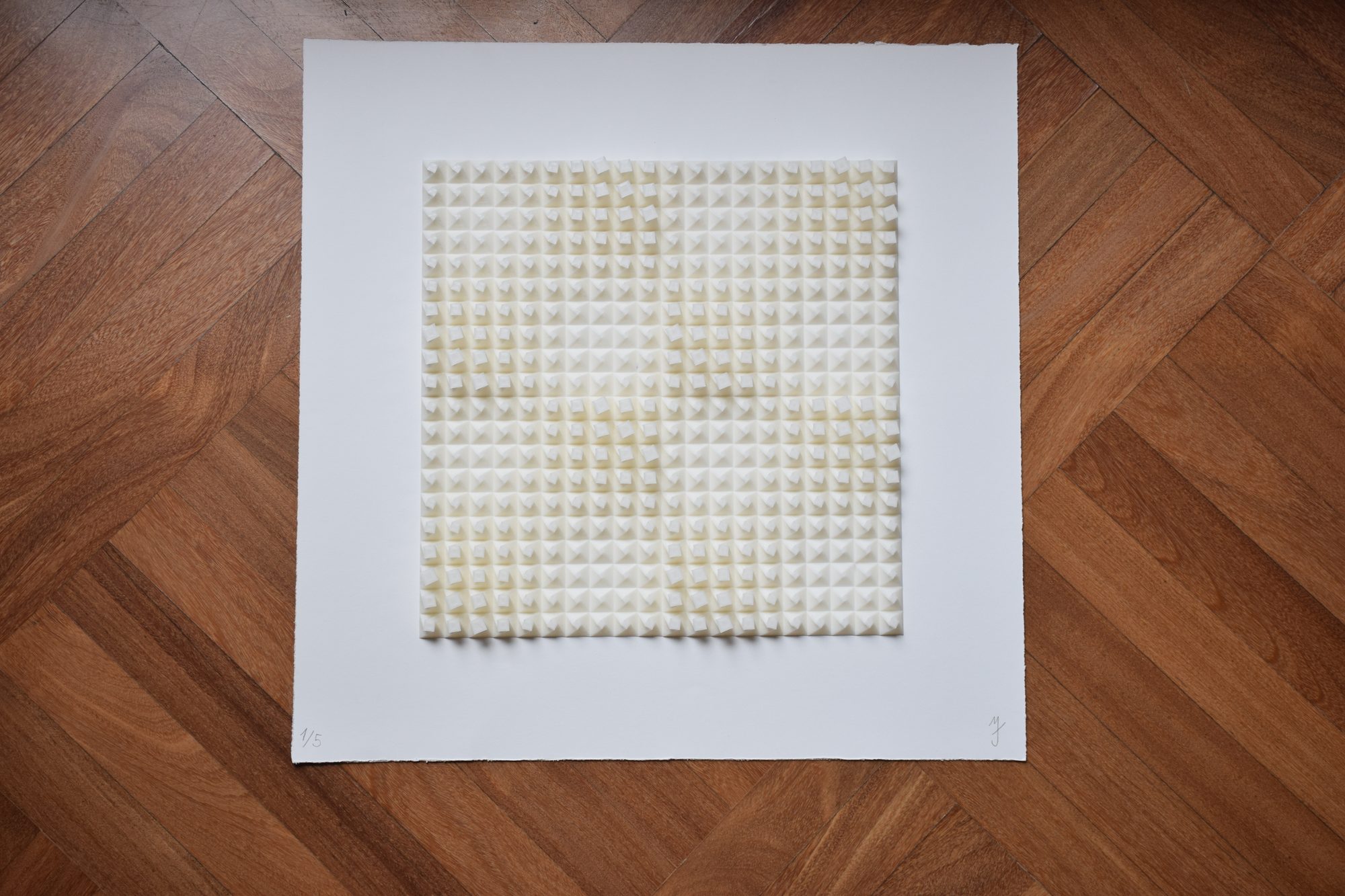 Duplo III, relieve paramétrico de retícula piramidal, por Martín Jiménez.