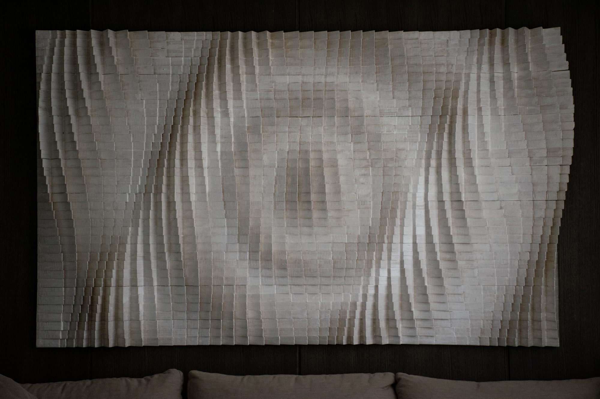 Detalle del relieve en madera